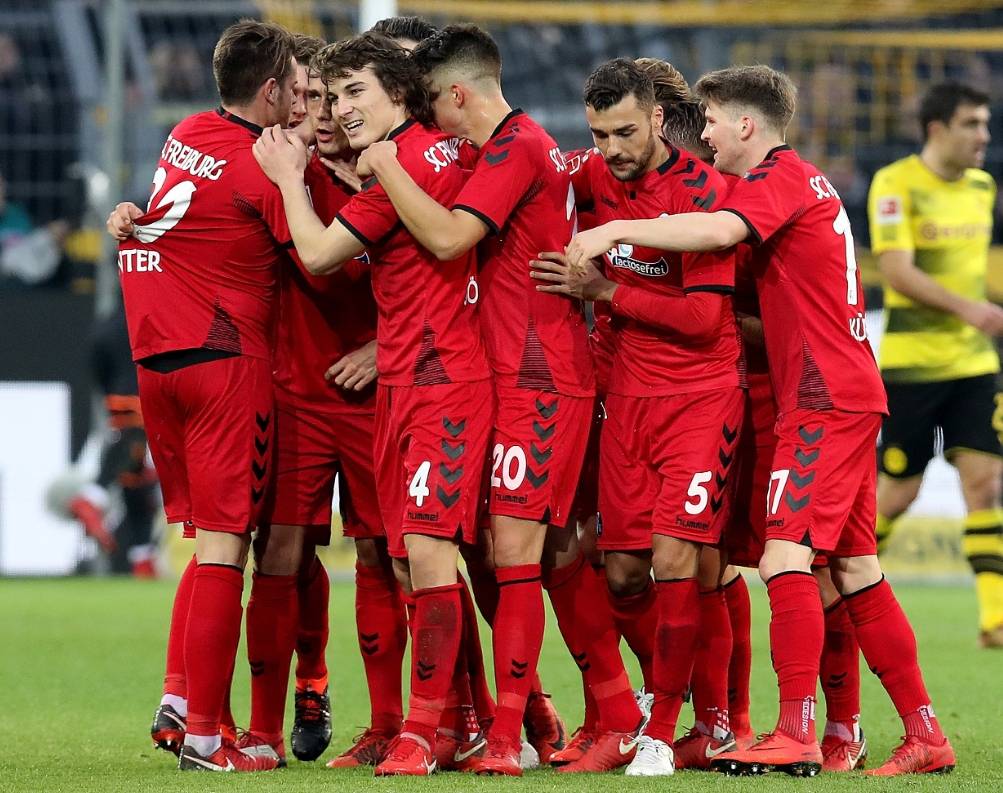 沃尔夫斯堡球队在主场比赛中尽展拼搏精神的简单介绍